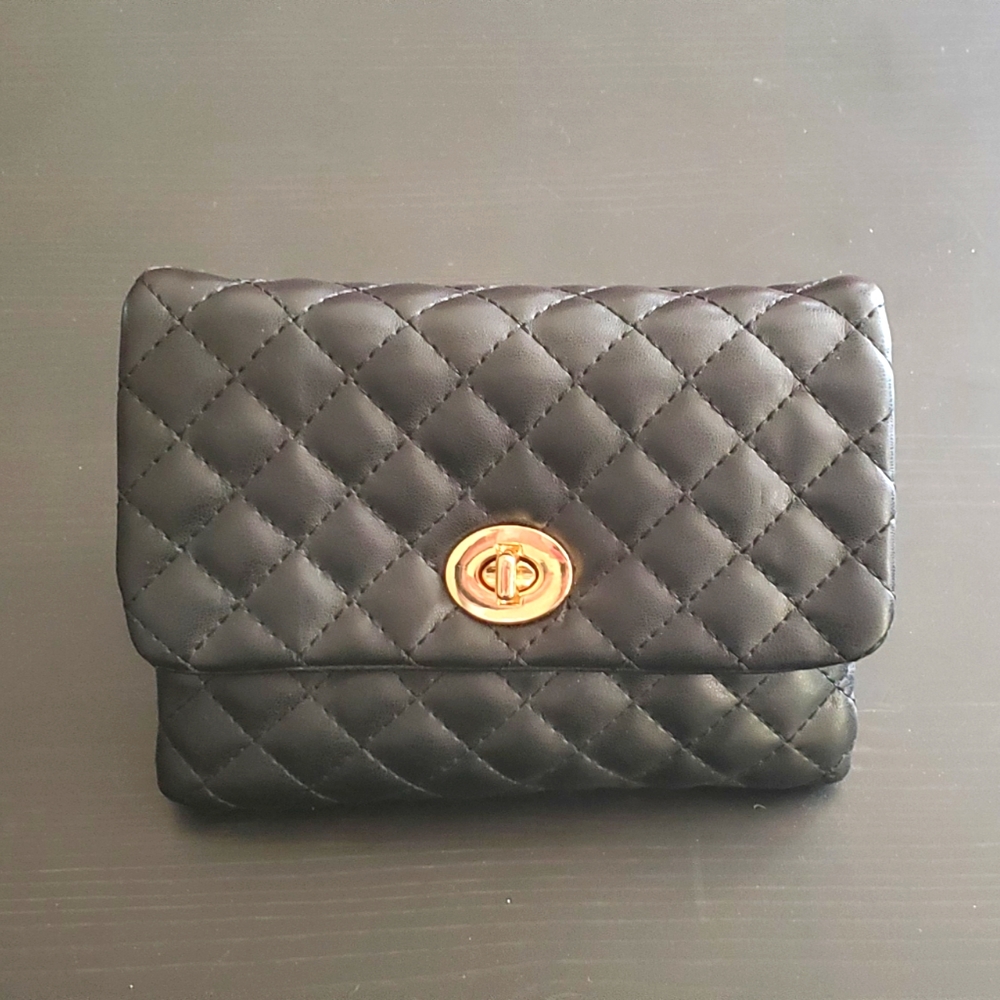 Cute leather beltbag with detachable belt and detachable gold chain